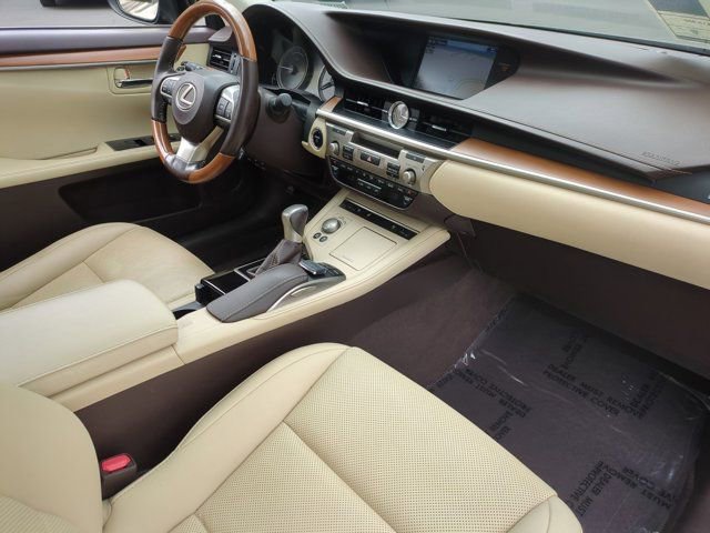 Used 2016 Lexus ES 300h w/ Navigation System Package FWD image 31