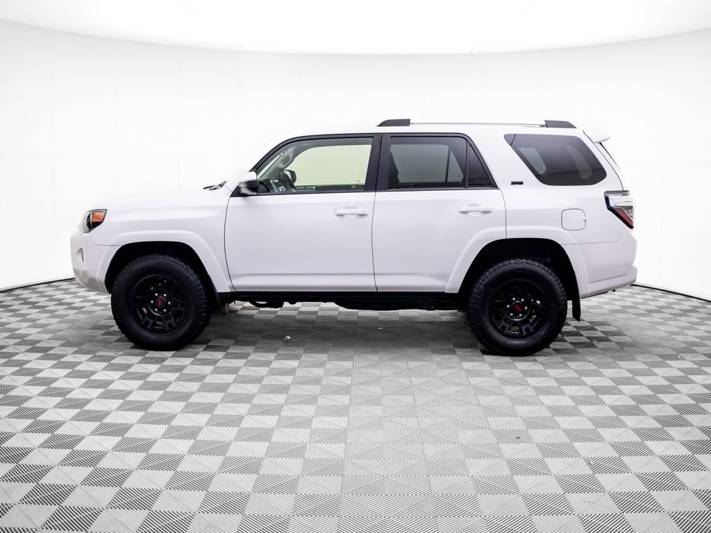 Used 2019 Toyota 4Runner SR5 AWD/4WD image 2