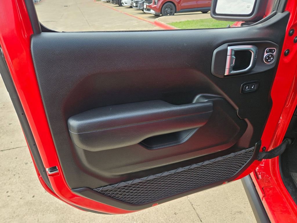 Used 2025 Jeep Wrangler Unlimited Rubicon image 14