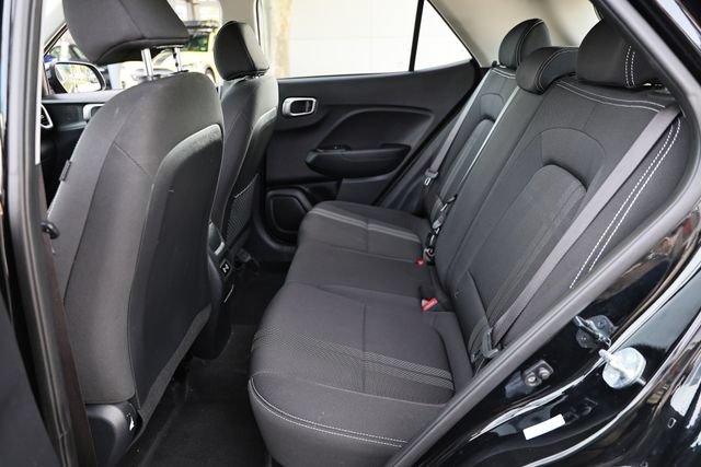 Used 2025 Hyundai Venue SEL FWD image 25