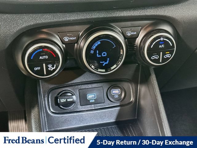 Certified 2021 Hyundai Venue SEL FWD image 23