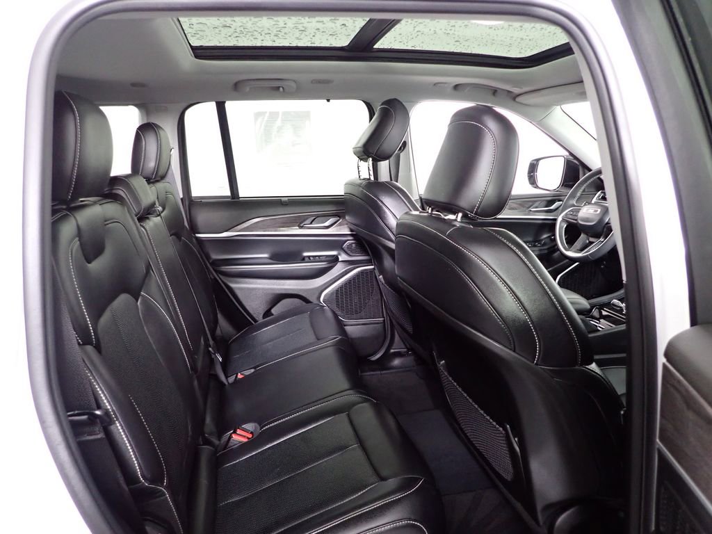 Used 2023 Jeep Grand Cherokee Limited w/ Luxury Tech Group II AWD/4WD image 40