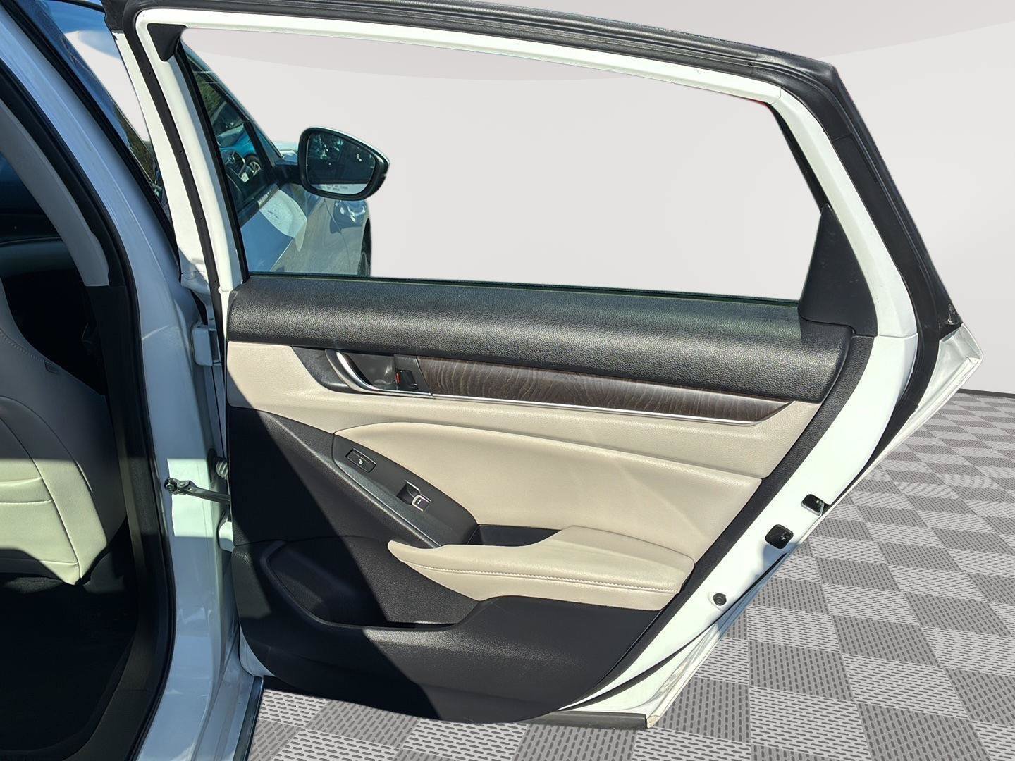 Used 2020 Honda Accord Touring image 16