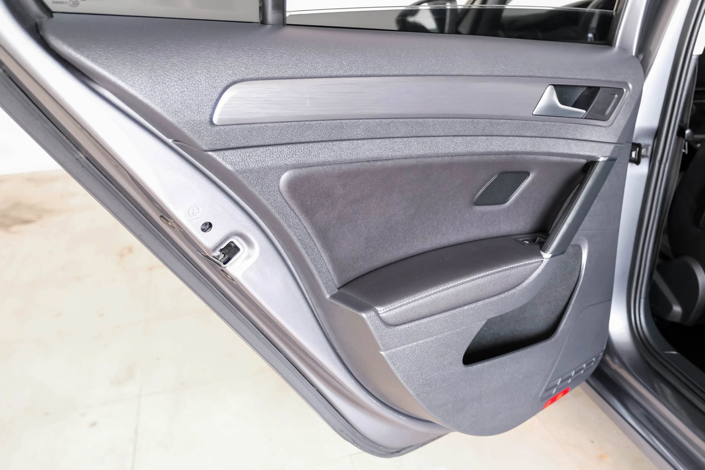 Used 2019 Volkswagen Golf SE FWD image 40