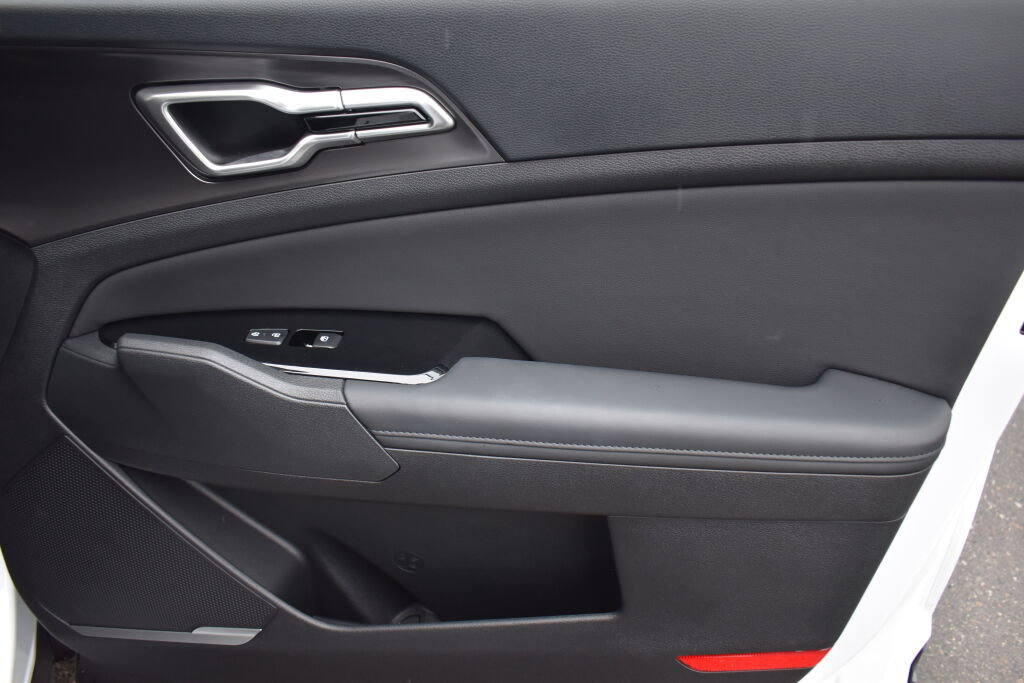 Used 2025 Kia Sportage EX image 24