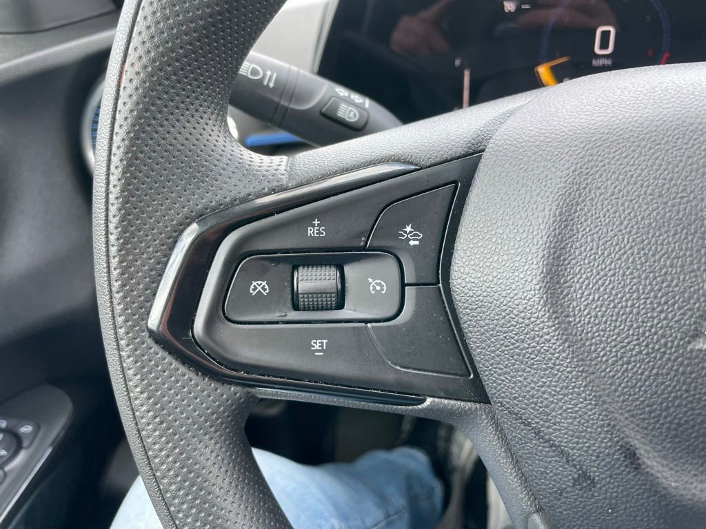 Used 2025 Chevrolet Trax LT FWD image 18
