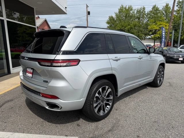 Used 2023 Jeep Grand Cherokee Overland w/ Advanced Protech Group III AWD/4WD image 27