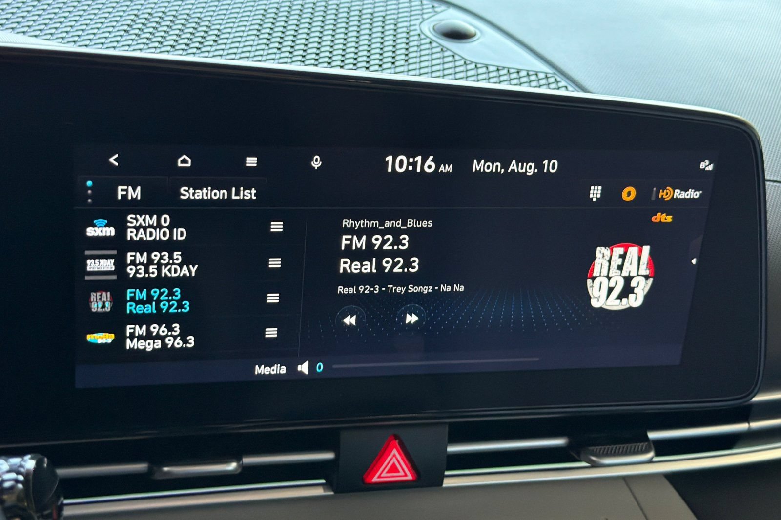 Used 2024 Hyundai Elantra Limited FWD image 24