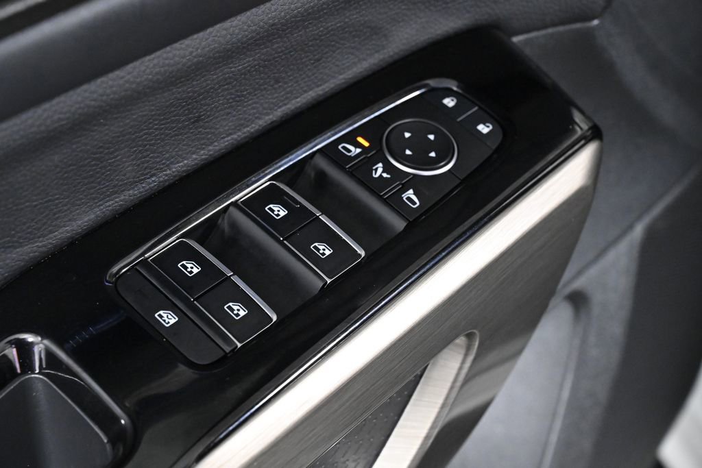 Used 2022 Nissan Pathfinder Platinum w/ Cargo Package image 23