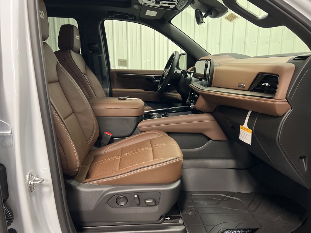 New 2026 Chevrolet Suburban High Country image 9