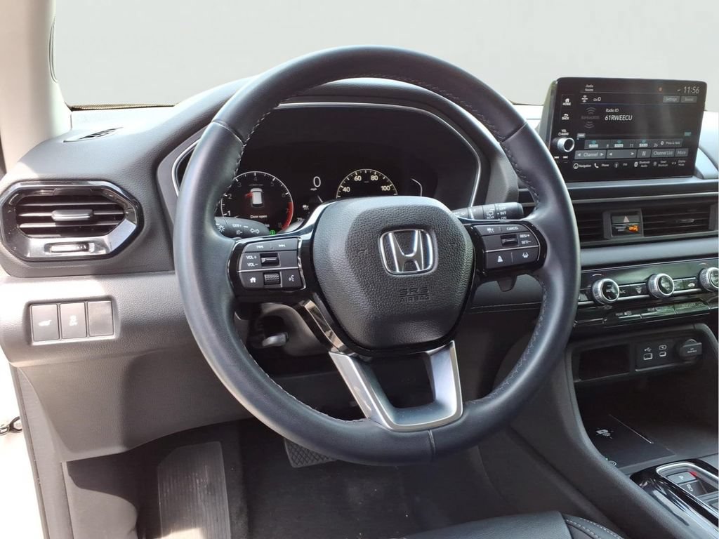 Used 2023 Honda Pilot Touring image 3