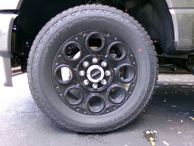 New 2026 Ford F250 Lariat w/ Black Appearance Package image 7