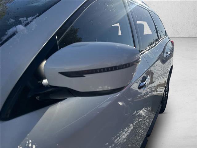 Used 2017 Nissan Pathfinder SV AWD/4WD image 4