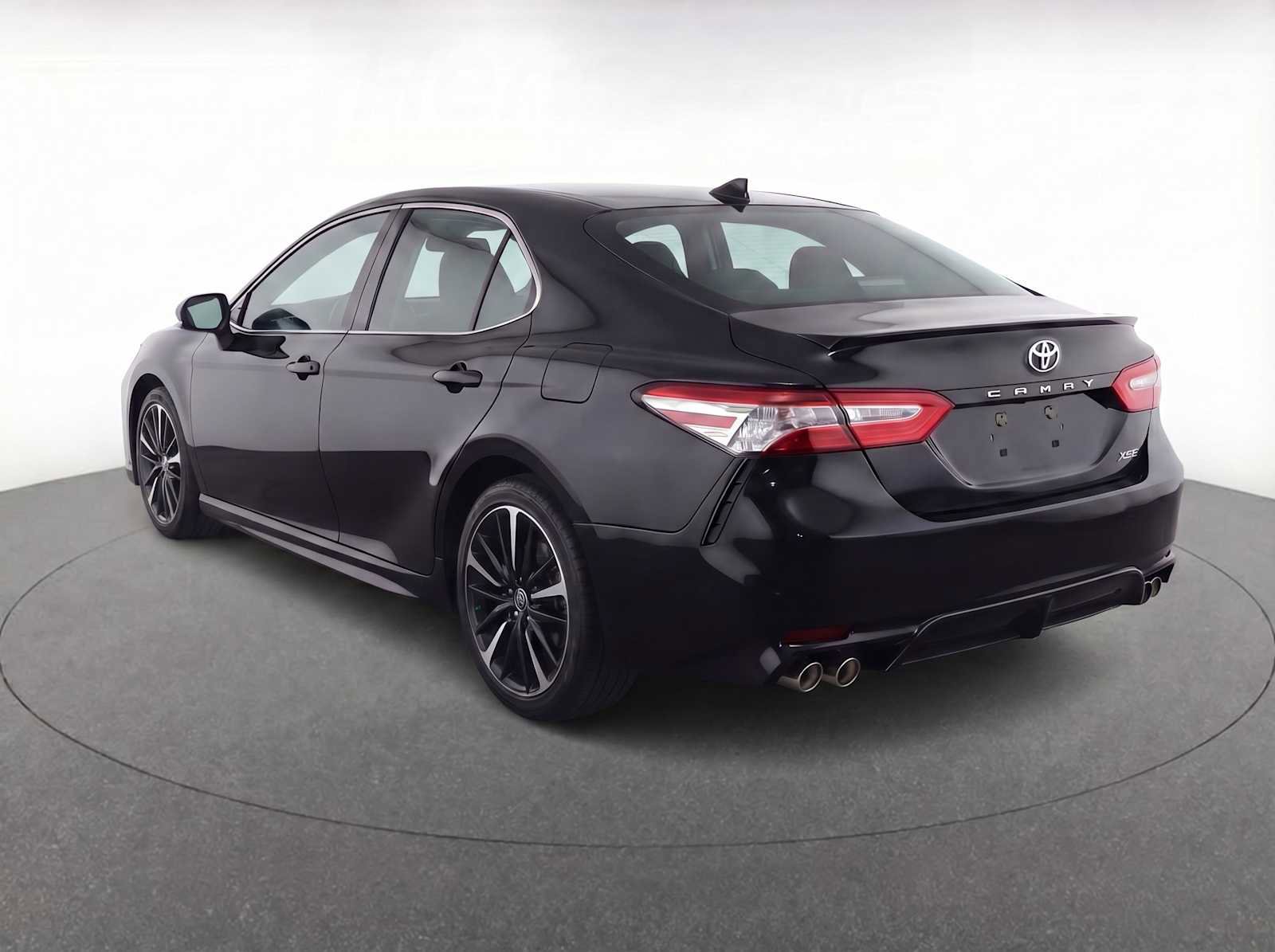 Used 2019 Toyota Camry XSE image 4