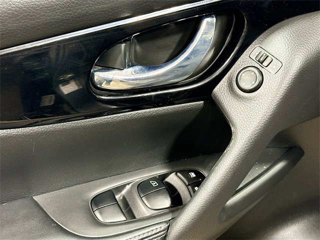 Used 2018 Nissan Rogue Sport SV w/ SV Technology Package image 20