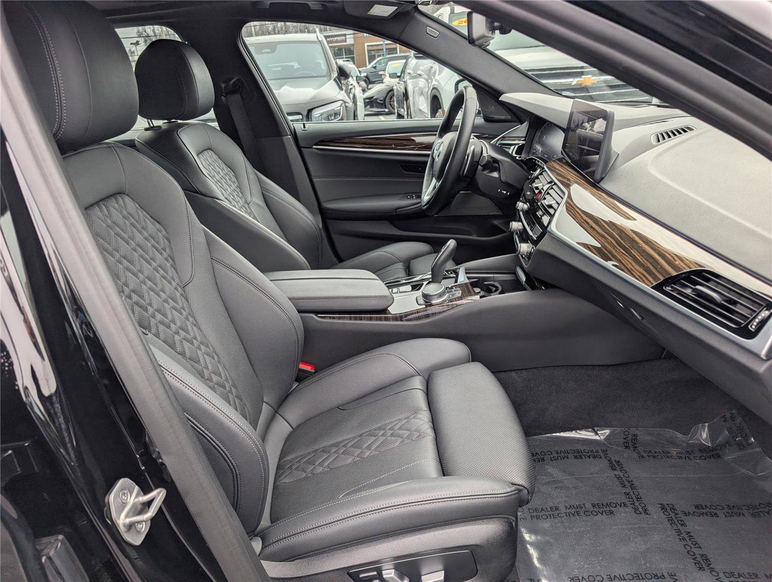 Used 2022 BMW 530i xDrive w/ Premium Package image 11