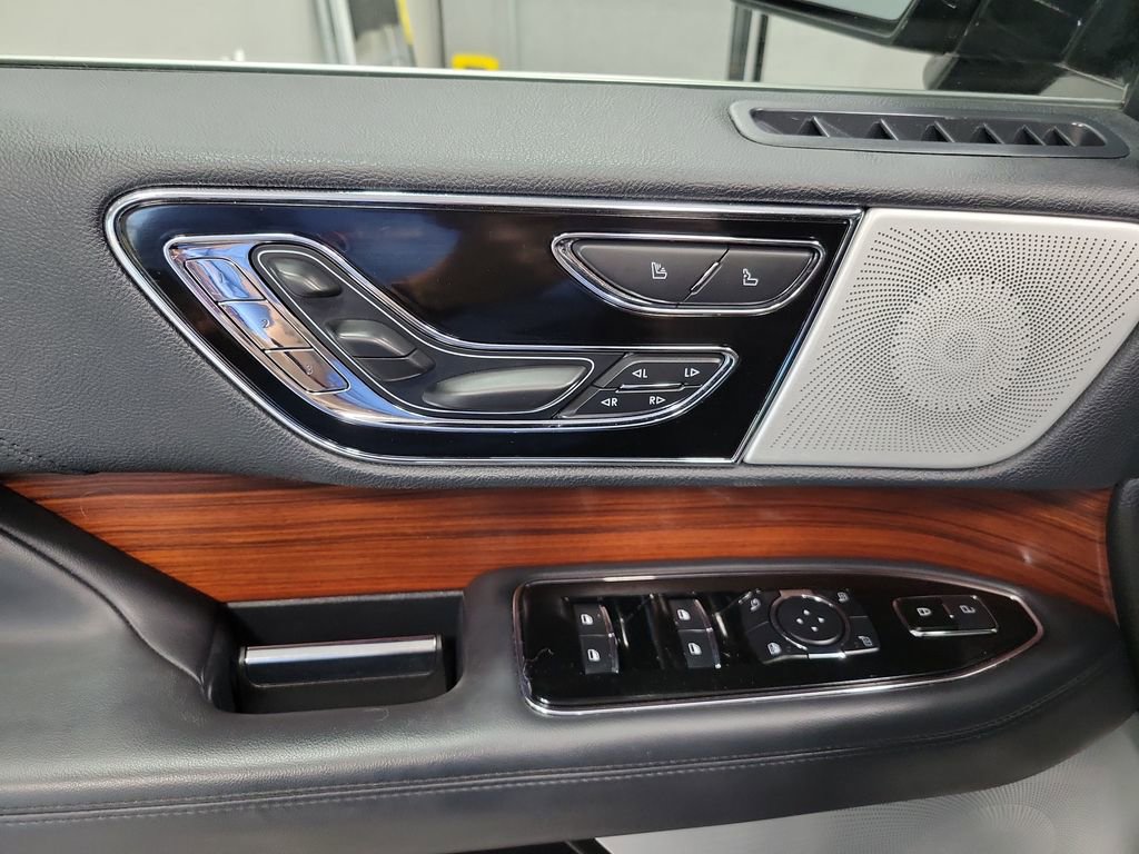 Used 2024 Lincoln Navigator L Reserve AWD/4WD image 35