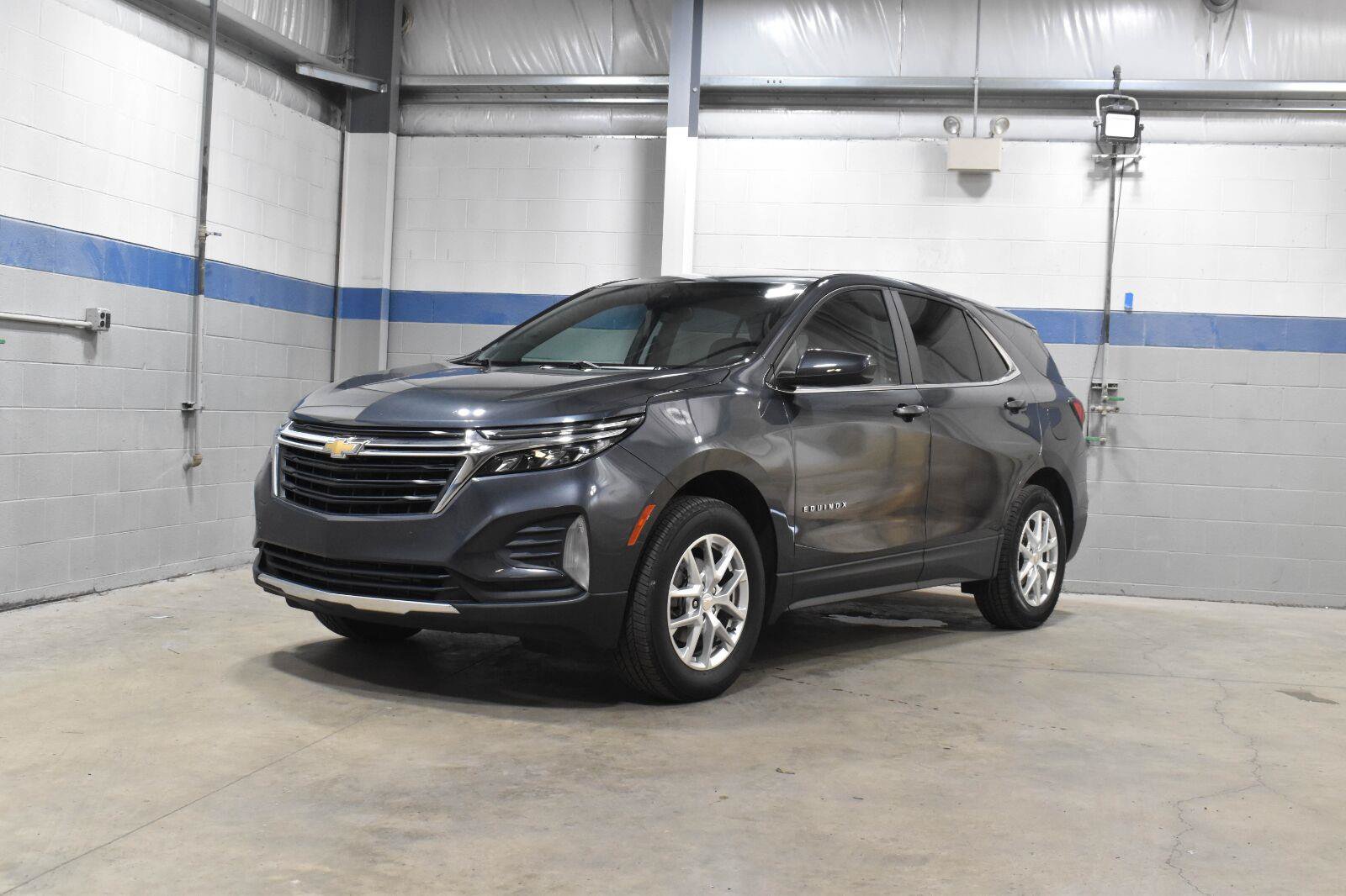 Used 2023 Chevrolet Equinox LT AWD/4WD image 2
