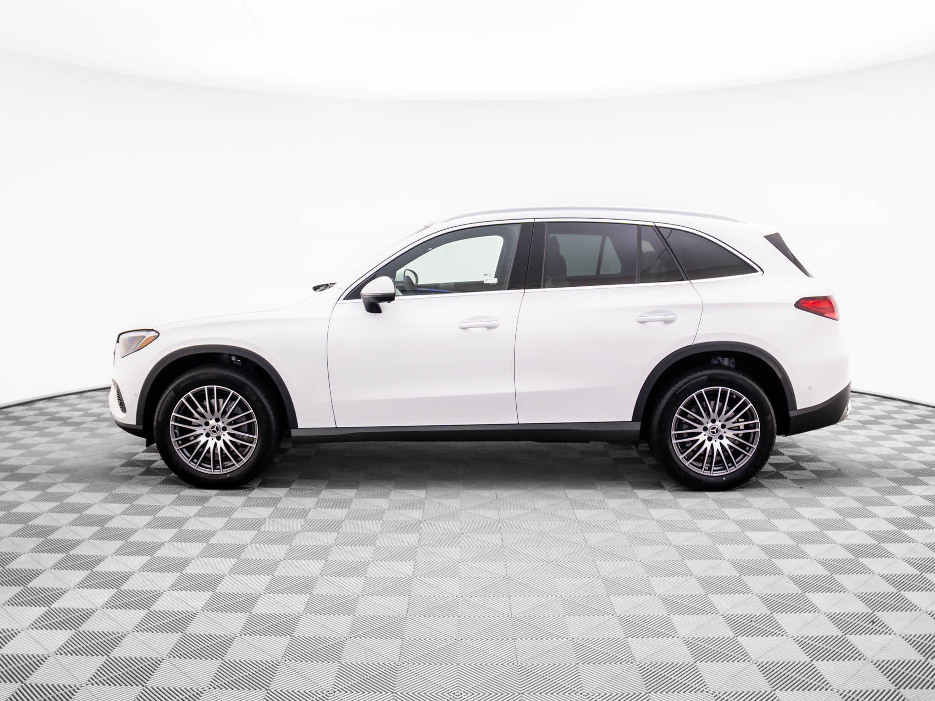 New 2026 Mercedes-Benz GLC 300 4MATIC image 2