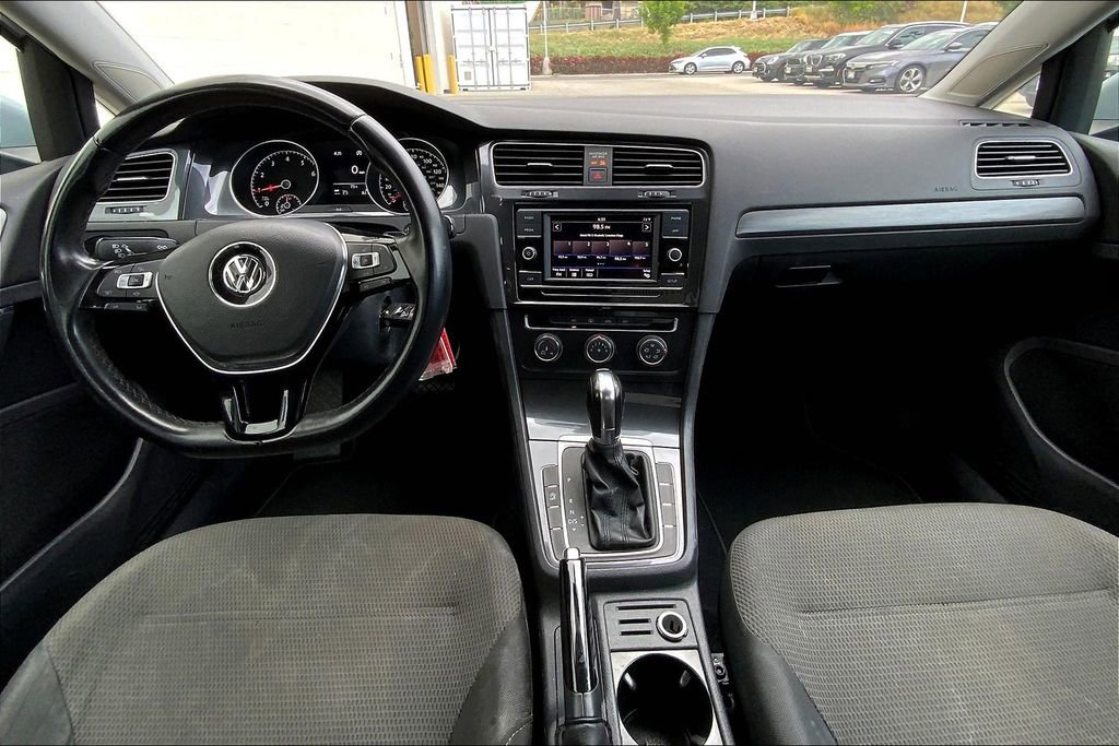 Used 2019 Volkswagen Golf SE image 14