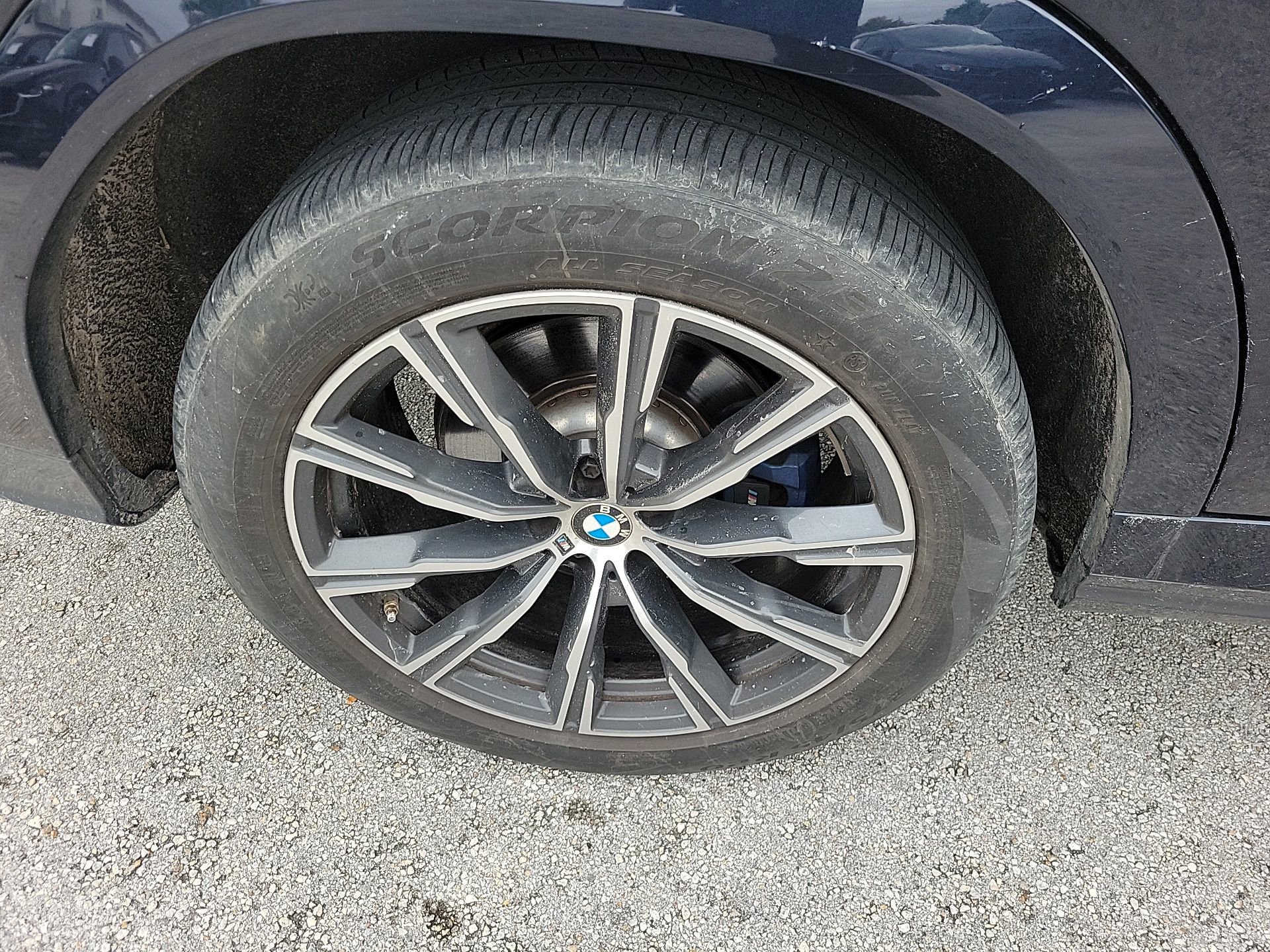 Used 2022 BMW X6 xDrive40i w/ M Sport Package image 10