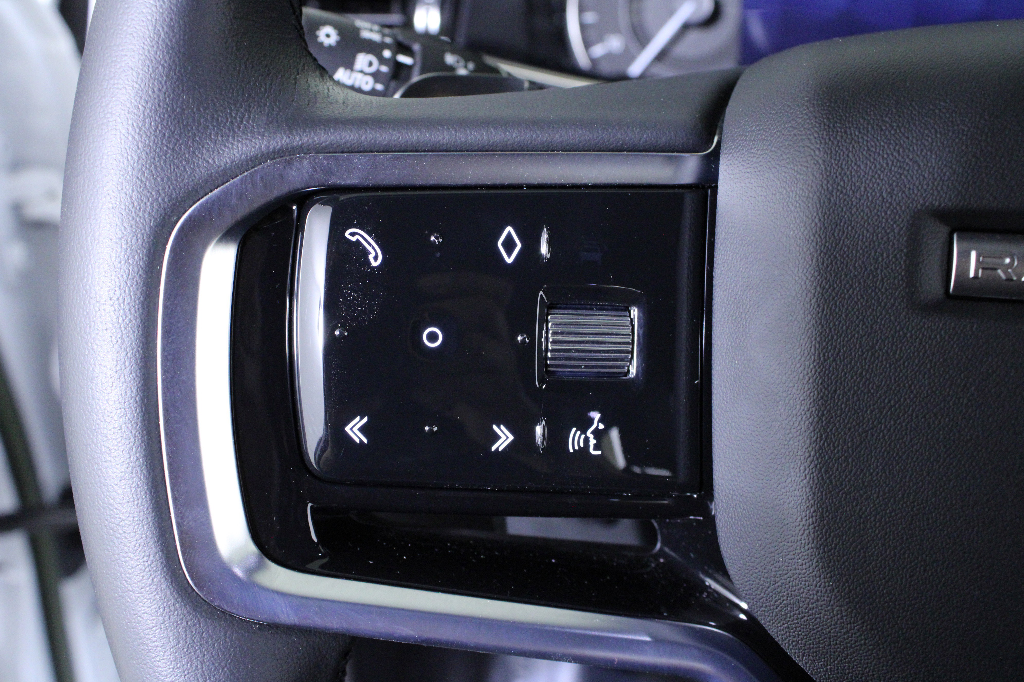 Used 2023 Land Rover Range Rover Evoque R-Dynamic S image 22