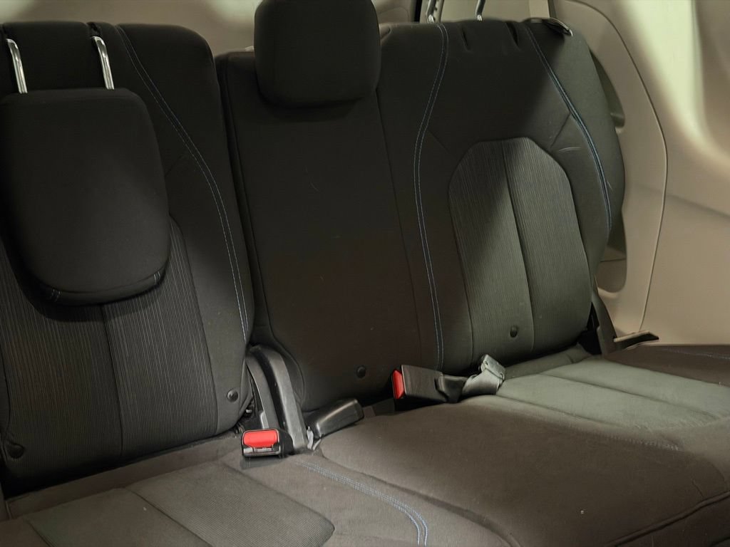 Used 2021 Chrysler Pacifica Touring w/ Cold Weather Group FWD image 20