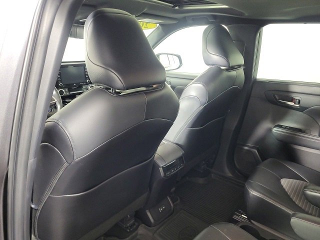 Used 2022 Toyota Highlander XSE image 18