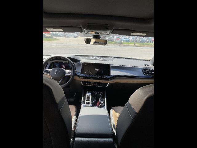 New 2026 Volkswagen Atlas Cross Sport SE image 11