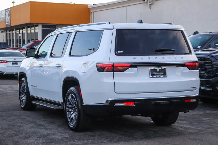 Used 2024 Jeep Wagoneer L Series II w/ Flexible Seating Group AWD/4WD image 6