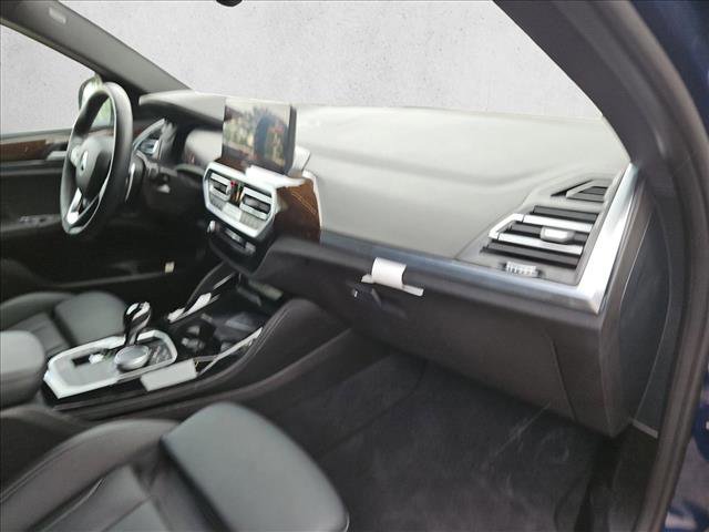 Used 2025 BMW X4 xDrive30i image 21