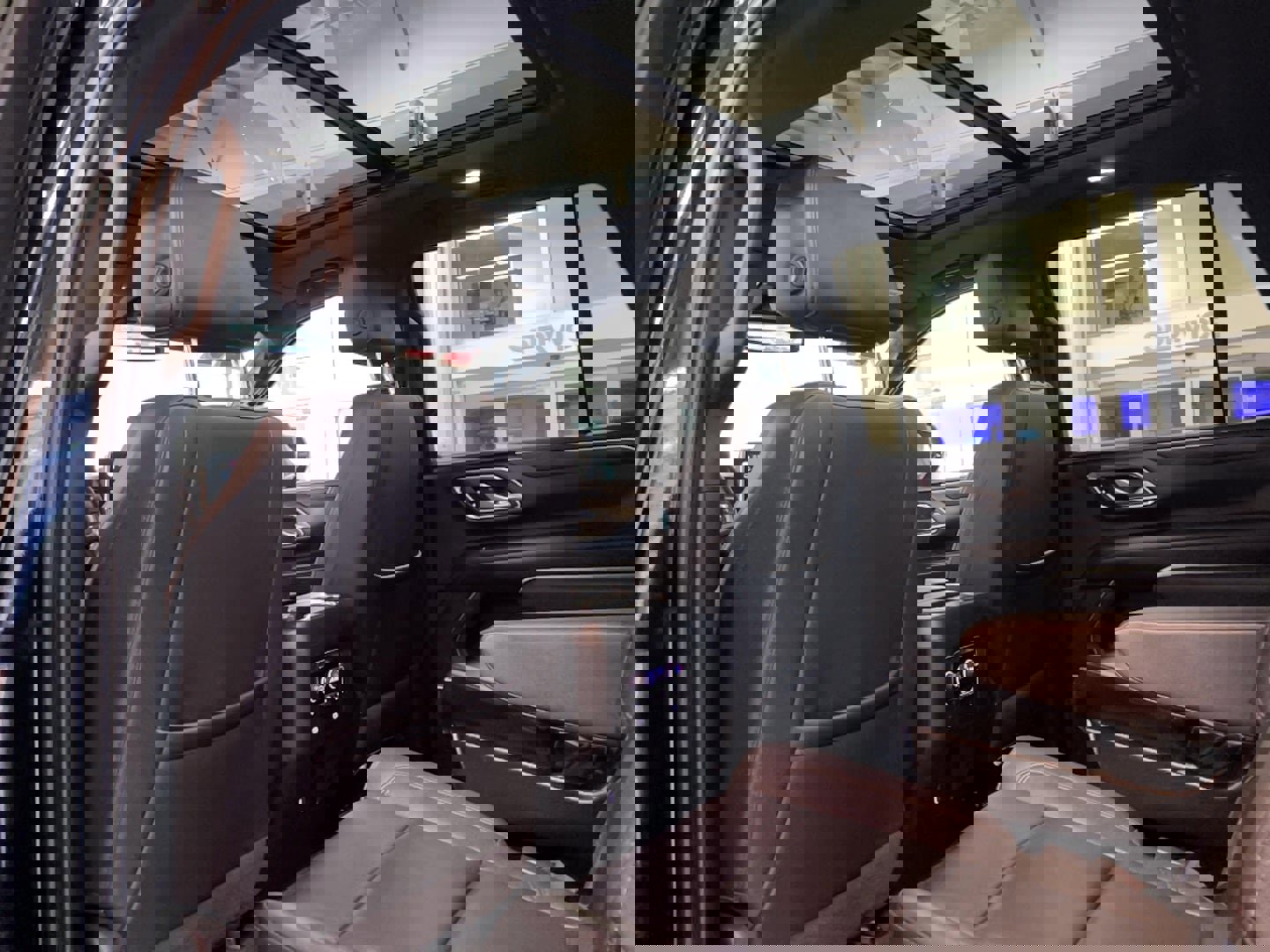 Used 2022 Chevrolet Tahoe LT w/ LT Signature Plus Package image 6