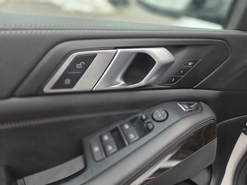 Used 2020 BMW X5 xDrive40i w/ Premium Package image 12