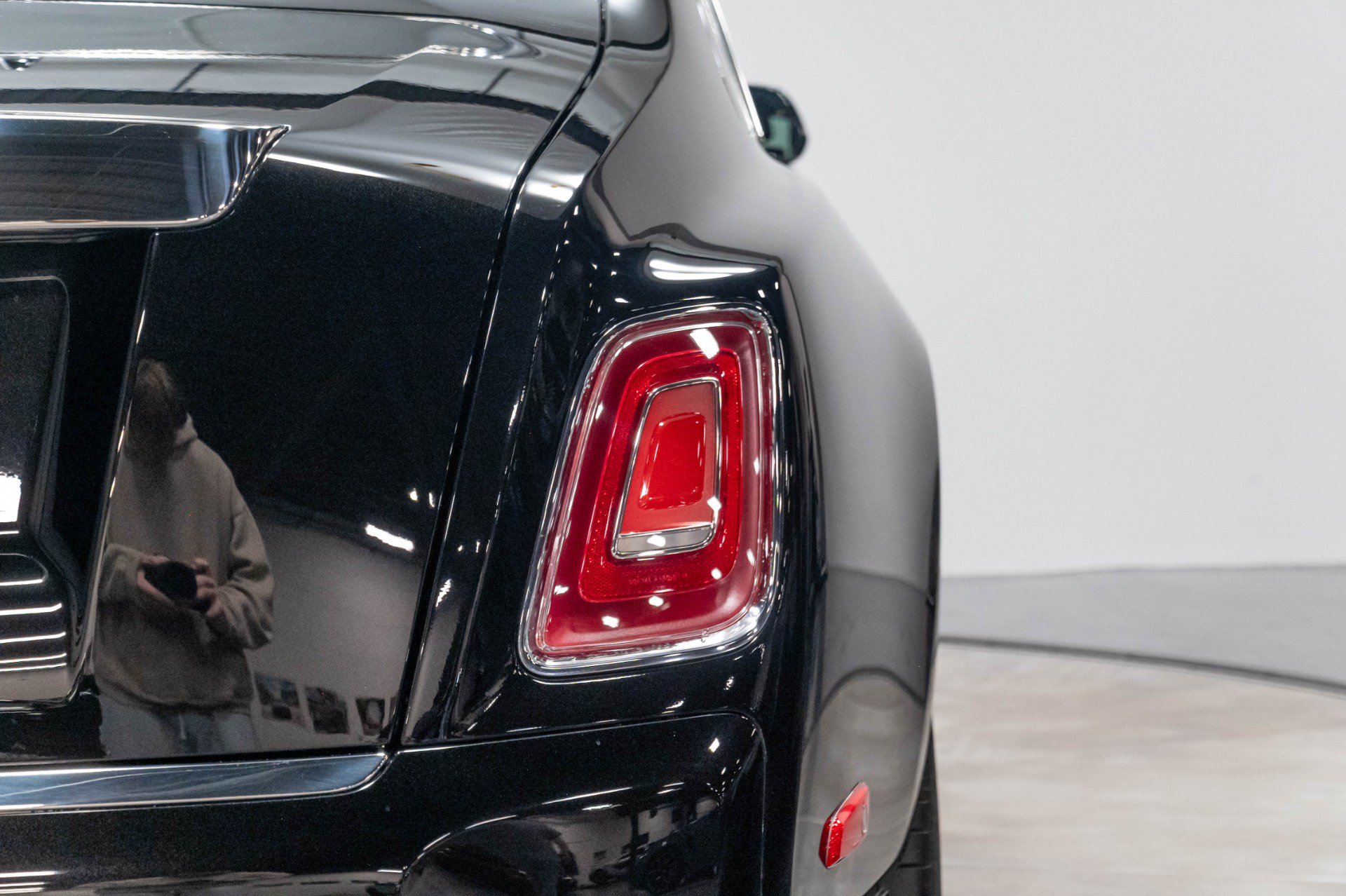 Used 2024 Rolls-Royce Phantom Sedan w/ The Phantom Package RWD image 69
