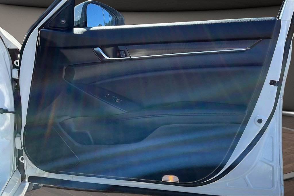 Used 2018 Honda Accord Touring image 31