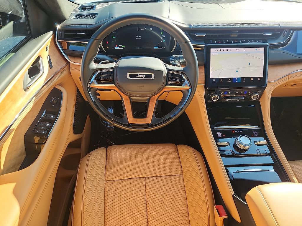 Used 2022 Jeep Grand Cherokee Summit AWD/4WD image 11