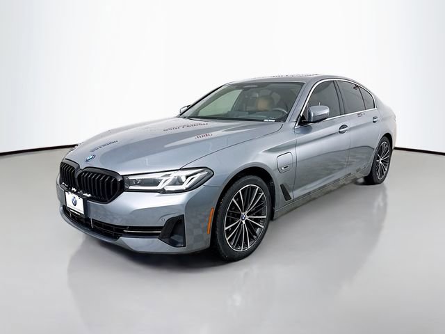 Used 2023 BMW 530e xDrive w/ Premium Package image 3