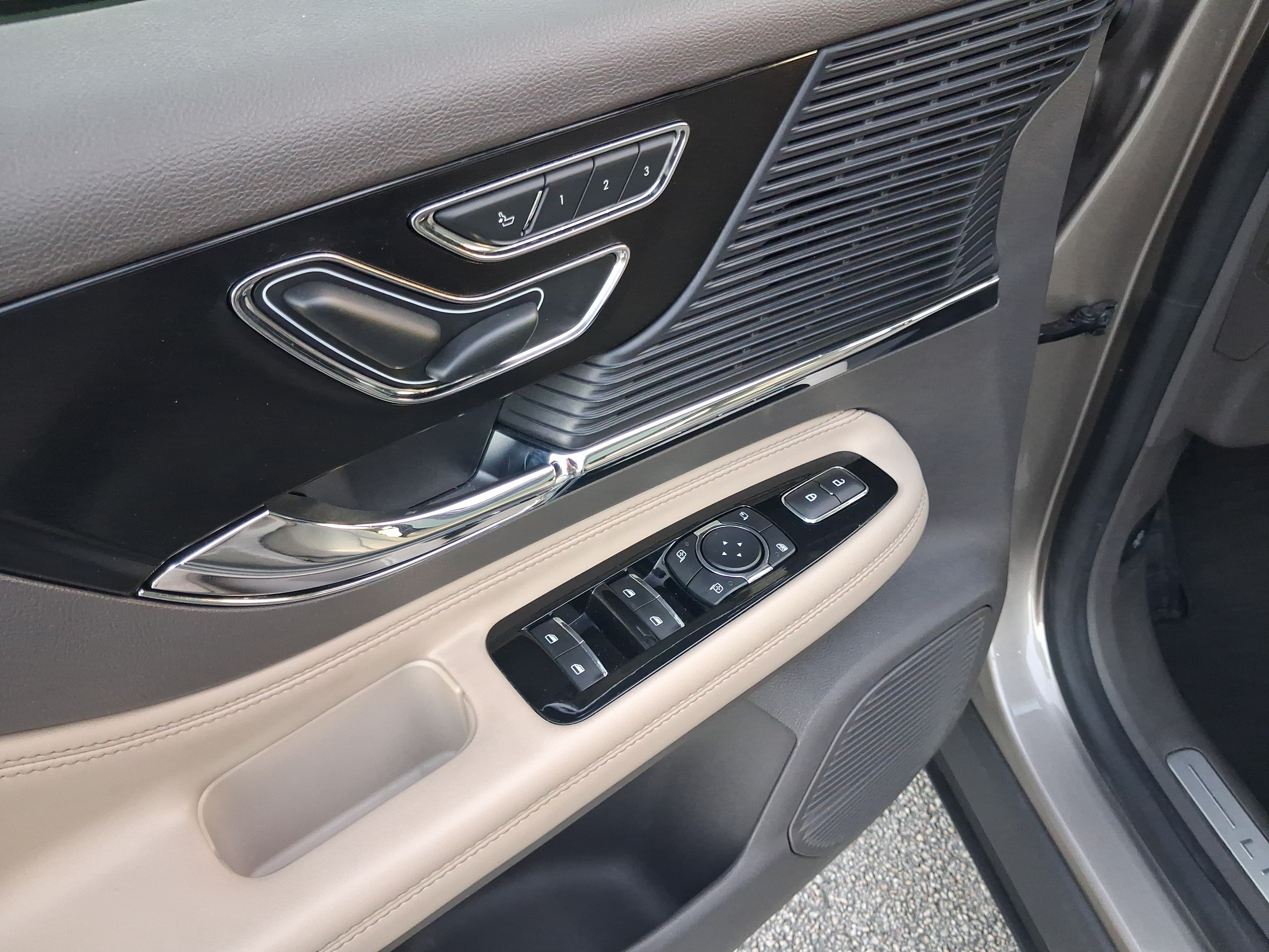 Certified 2021 Lincoln Corsair FWD w/ Premium Package image 15