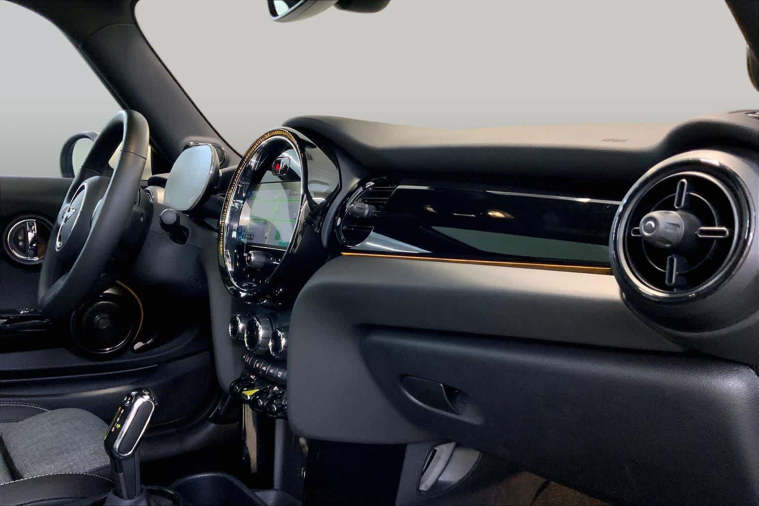 Used 2024 MINI Cooper SE w/ Signature Upholstery Package FWD image 18