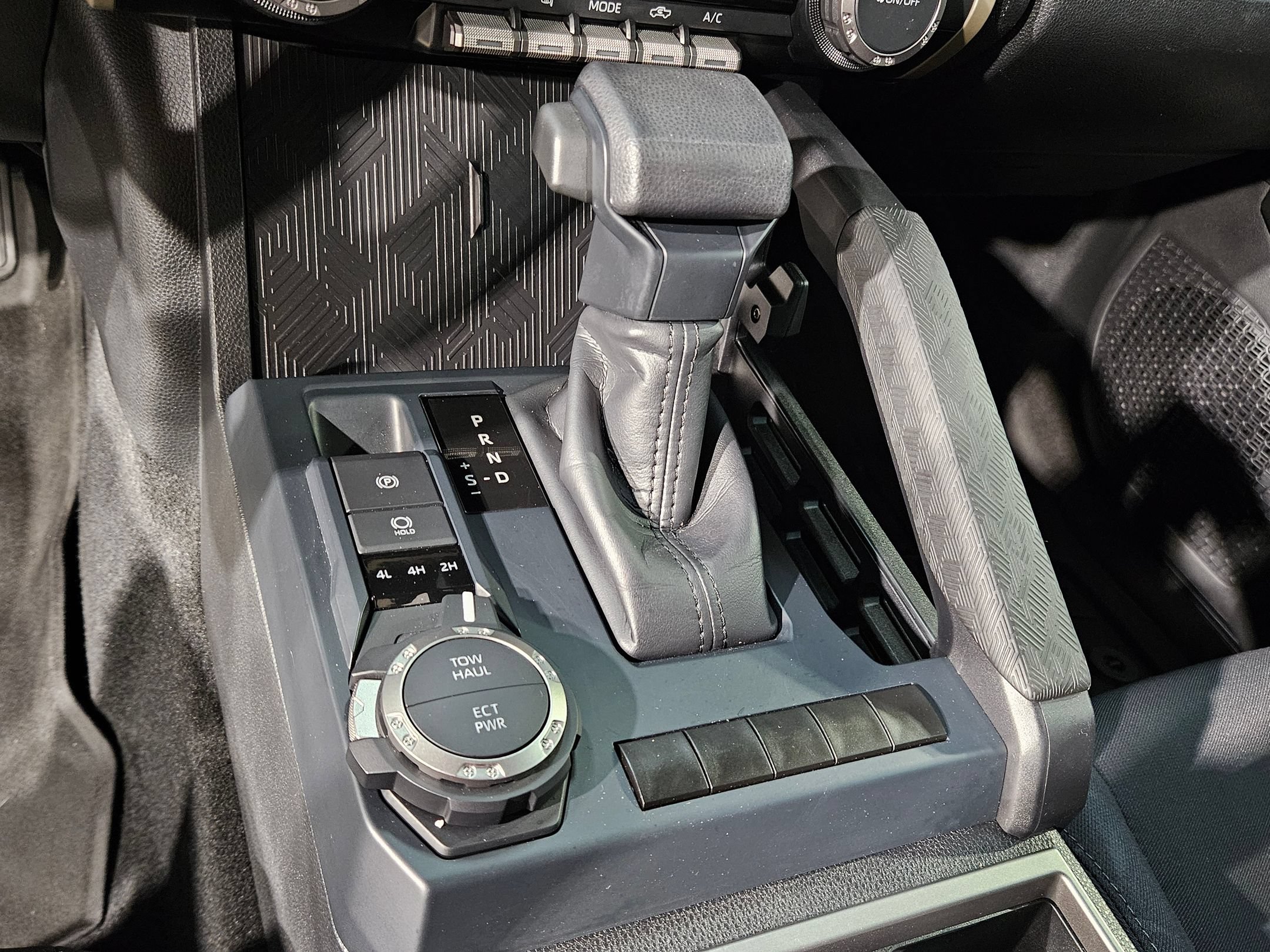 Certified 2025 Toyota Tacoma SR5 AWD/4WD image 32