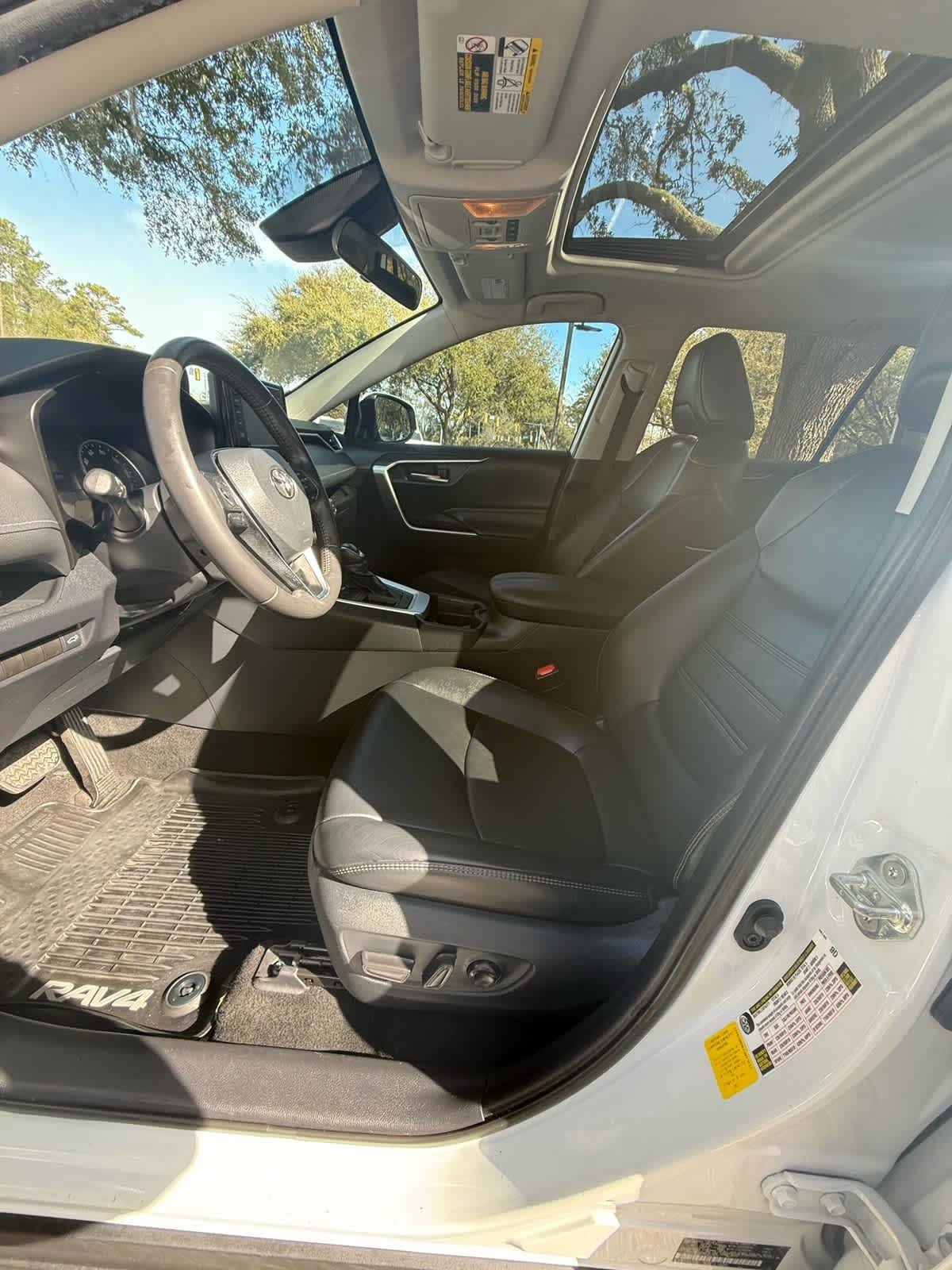 Used 2019 Toyota RAV4 XLE Premium image 10