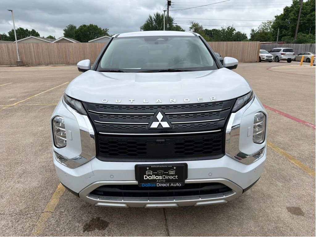 Used 2023 Mitsubishi Outlander SE image 3