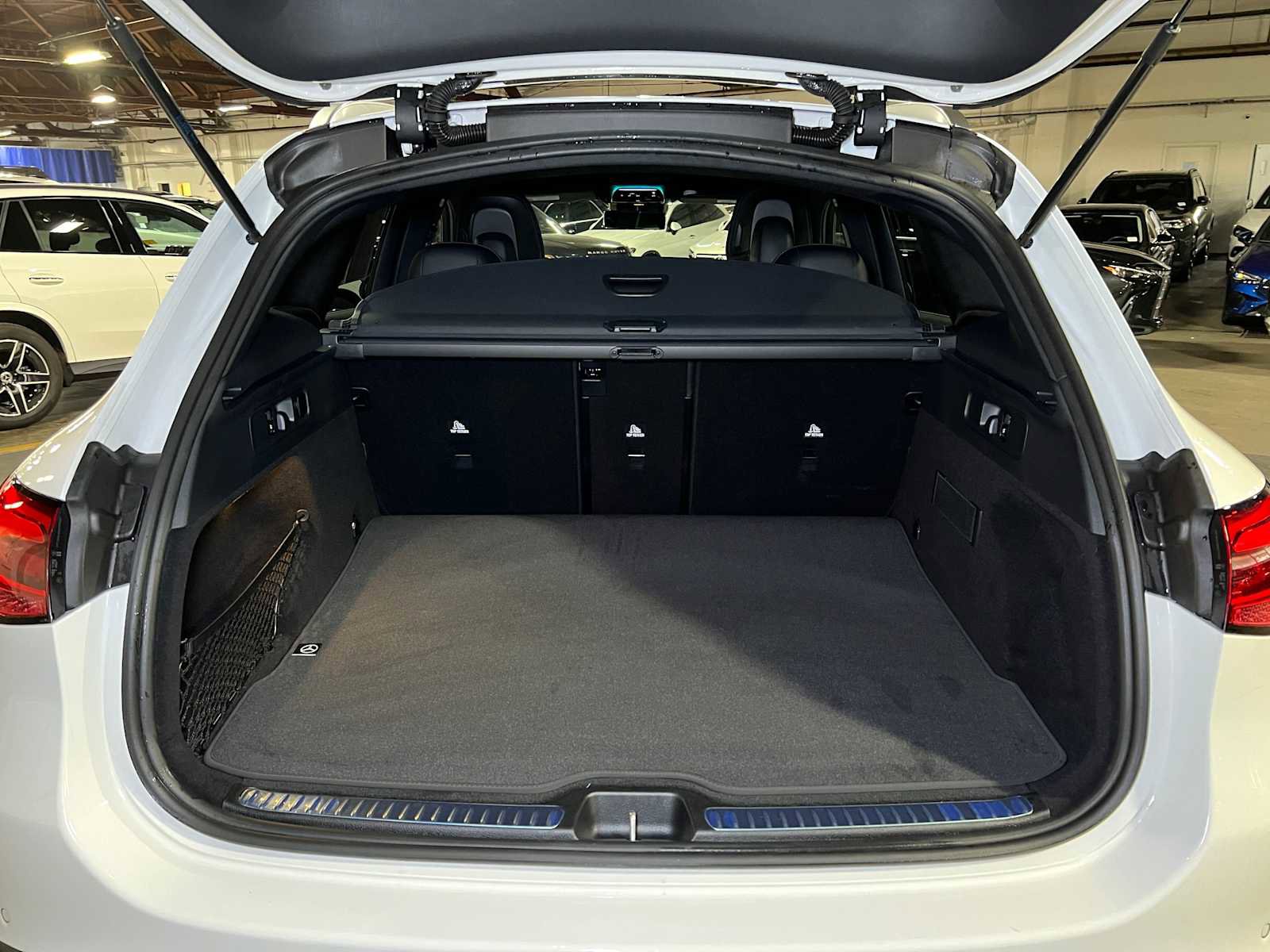 Used 2025 Mercedes-Benz GLC 300 4MATIC image 17