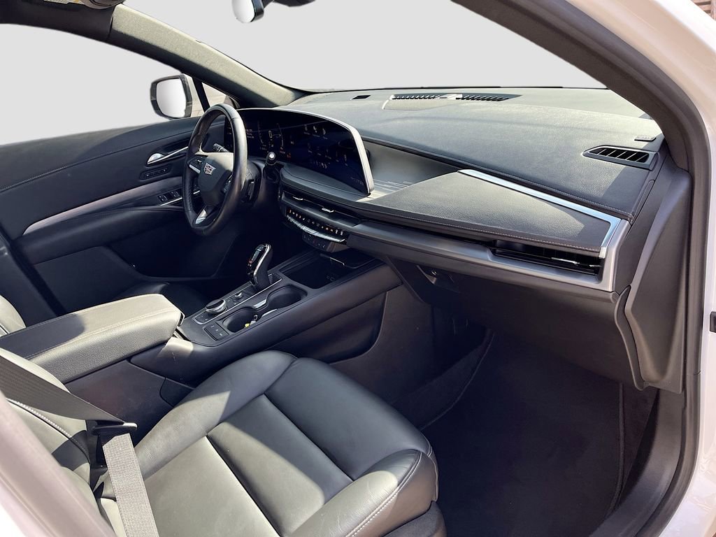 Used 2024 Cadillac XT4 Premium Luxury w/ Cold Weather Package FWD image 28