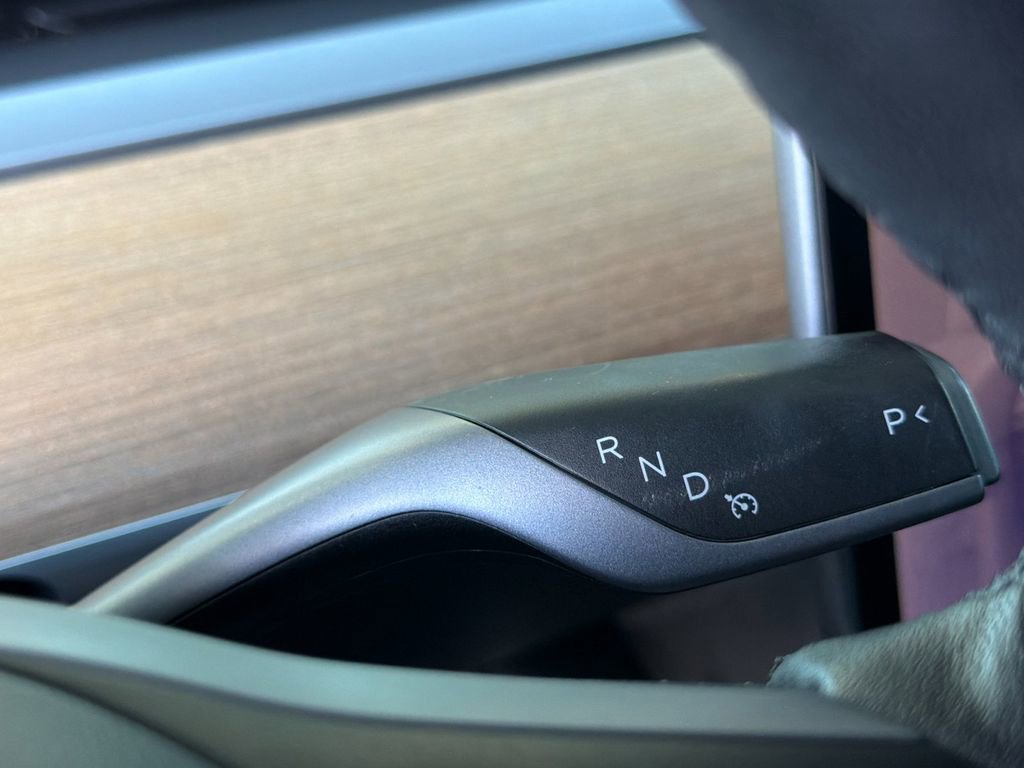 Used 2022 Tesla Model Y Long Range image 22