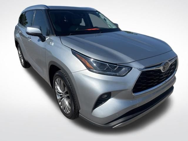 Used 2020 Toyota Highlander Platinum FWD image 7