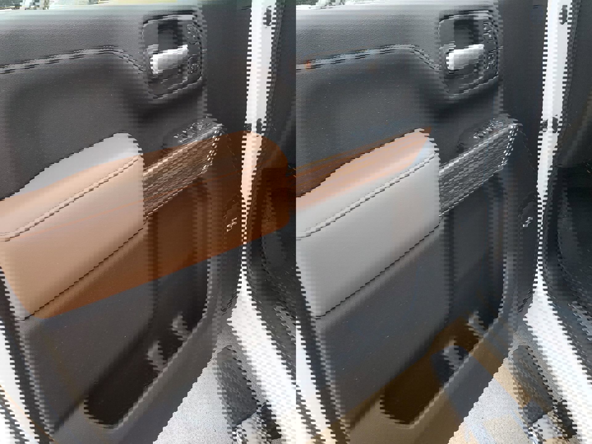 Used 2021 Chevrolet Silverado 3500 High Country image 30