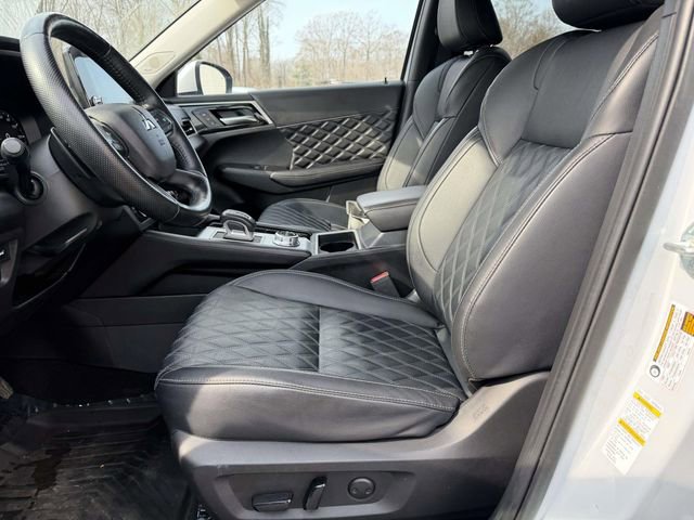Used 2024 Mitsubishi Outlander SEL Black Edition image 15