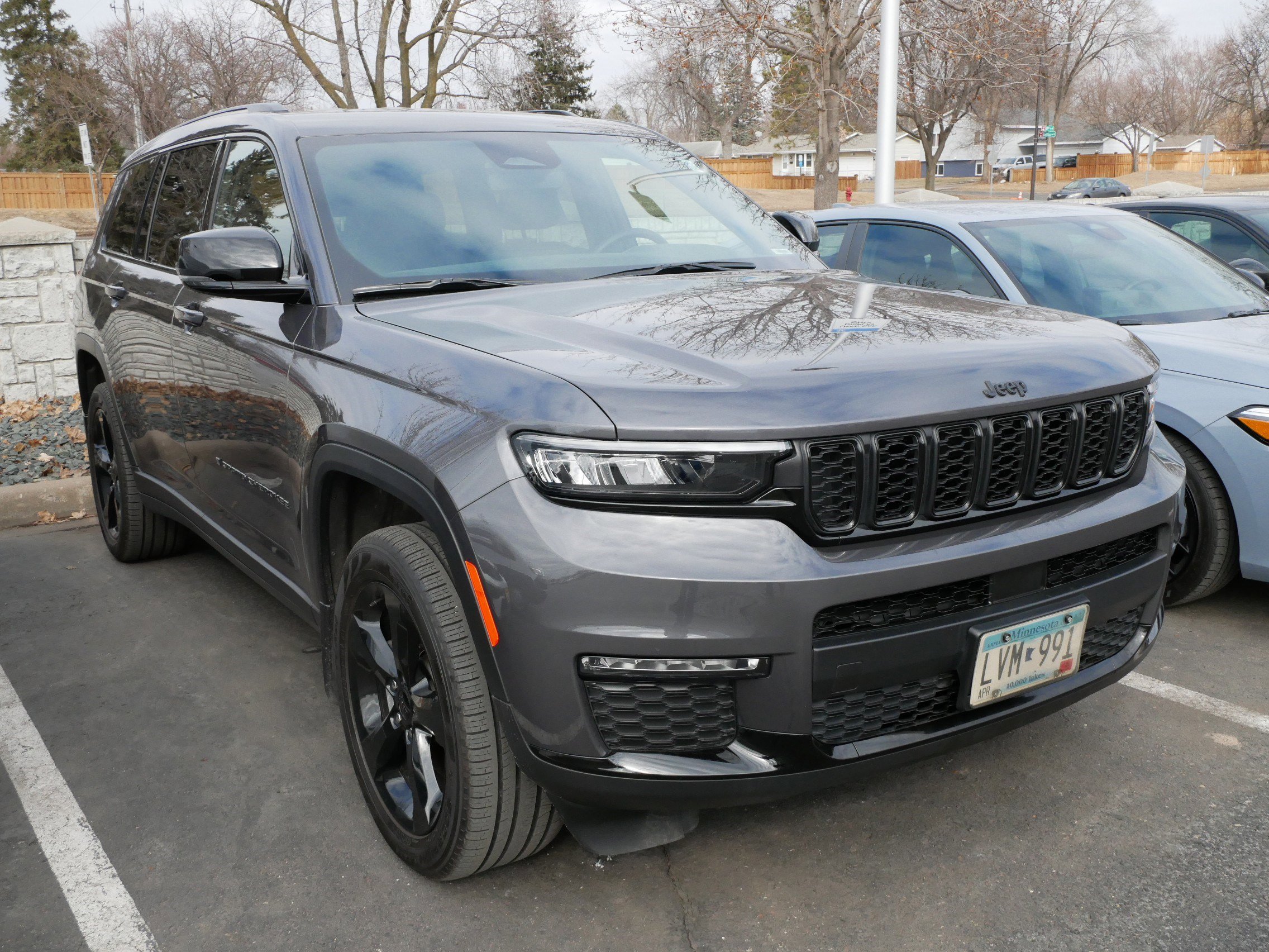 Used 2024 Jeep Grand Cherokee L Limited w/ Black Appearance Package image 3