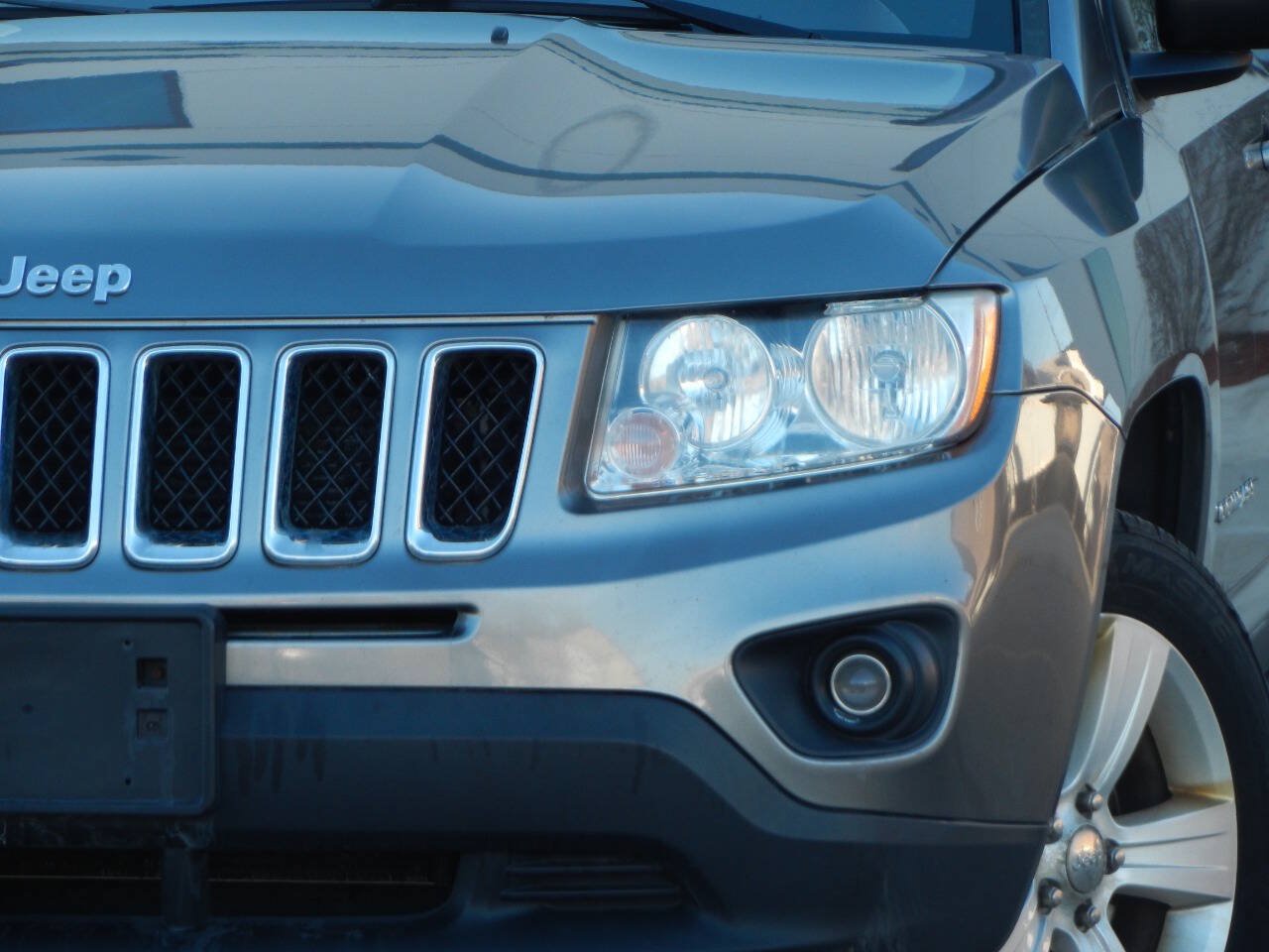 Used 2013 Jeep Compass Latitude AWD/4WD image 4